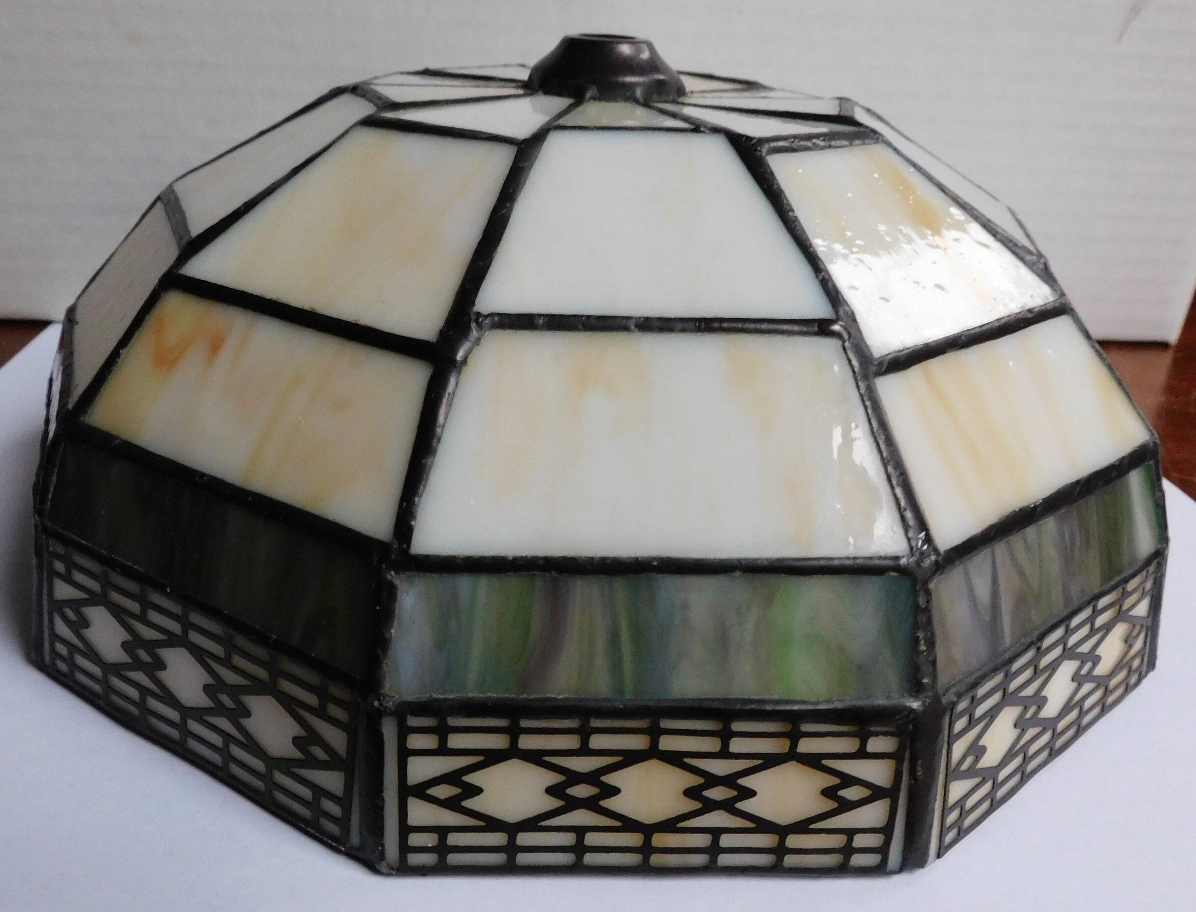 Spectrum stained glass lamp cheap shade
