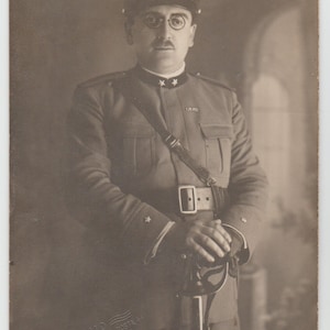 Oficial italiano da Primeira Guerra Mundial e tropas austríacas nas trincheiras Cartões postais RPPC