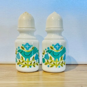 Adorable Vintage Avon Bird Design Shakers