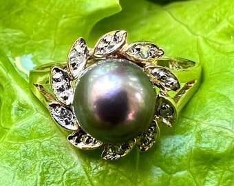 Vintage, 14K Gold, Pearl Flower Ring With Diamonds, Size 6 1/2, 2.4 Grams