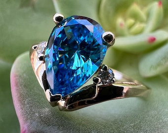 Vintage, 14K Gold, Blue Topaz With CZ's Ring, Size 8 3/4, 3.15 Grams