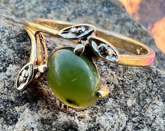 Vintage, 14K Gold, Yellow Gold, Green Jade Ring With Accent Diamonds, Ring Size 5 1/2, 2.35 Grams