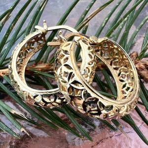 Vintage, 10K Gold, Yellow Gold, Diamond Cut Small Hoop Earrings, .85" By .84", 3.45 Grams