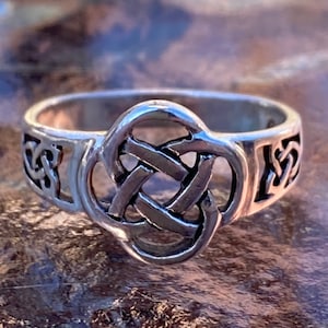 Vintage, Sterling Silver, Celtic Knot, Trinity Knot, Ring Size 6 1/2, 2.5 Grams
