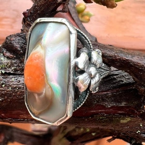 Vintage, Sterling Silver, Flower Abalone Shell Ring, 3D Shell, Ring Size 3 3/4, 3.5 Grams, Pinky Ring