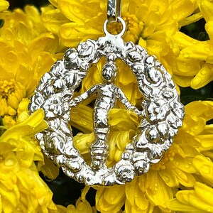 Vintage, Sterling Silver, CINI Della Robbia, Infant Baby Jesus Floral Wreath Pendant, 1.57&quot;, 12.6 Grams