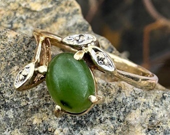 14K Gold, Ring 585 Green Jade With Diamonds, Size 5 1/2, 2.35 Grams