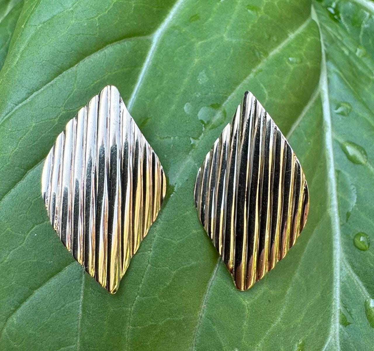 Square Ribbed Earrings Vintage, 14K Gold, Ribbed Earrings, Textured, 31mm High, 1.5 Grams - Etsy