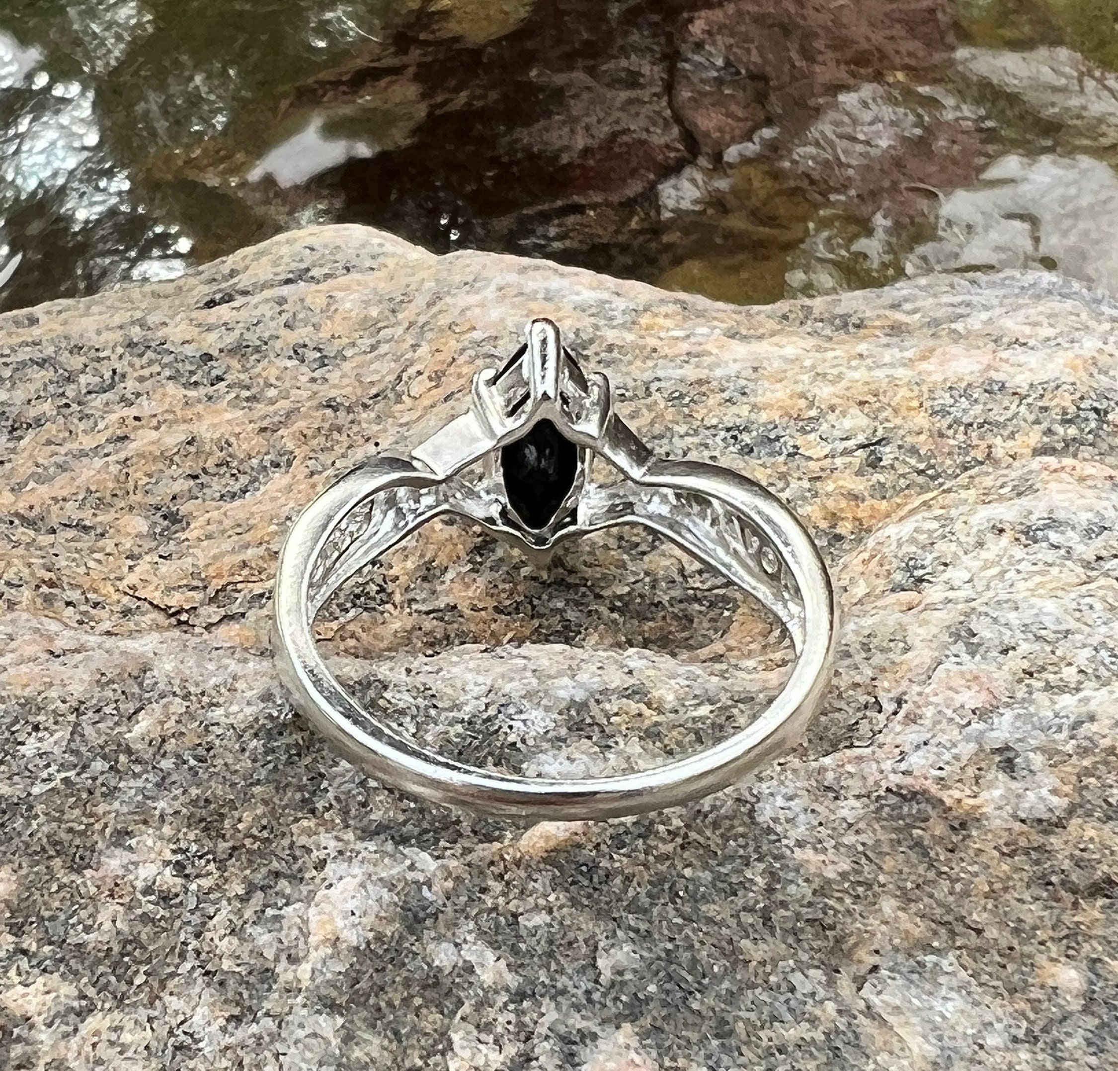 Avon sterling silver black onyx ring deals
