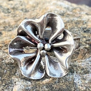 Vintage, Sterling Silver, Flower Ring, Size 5 1/2,  3.5 Grams