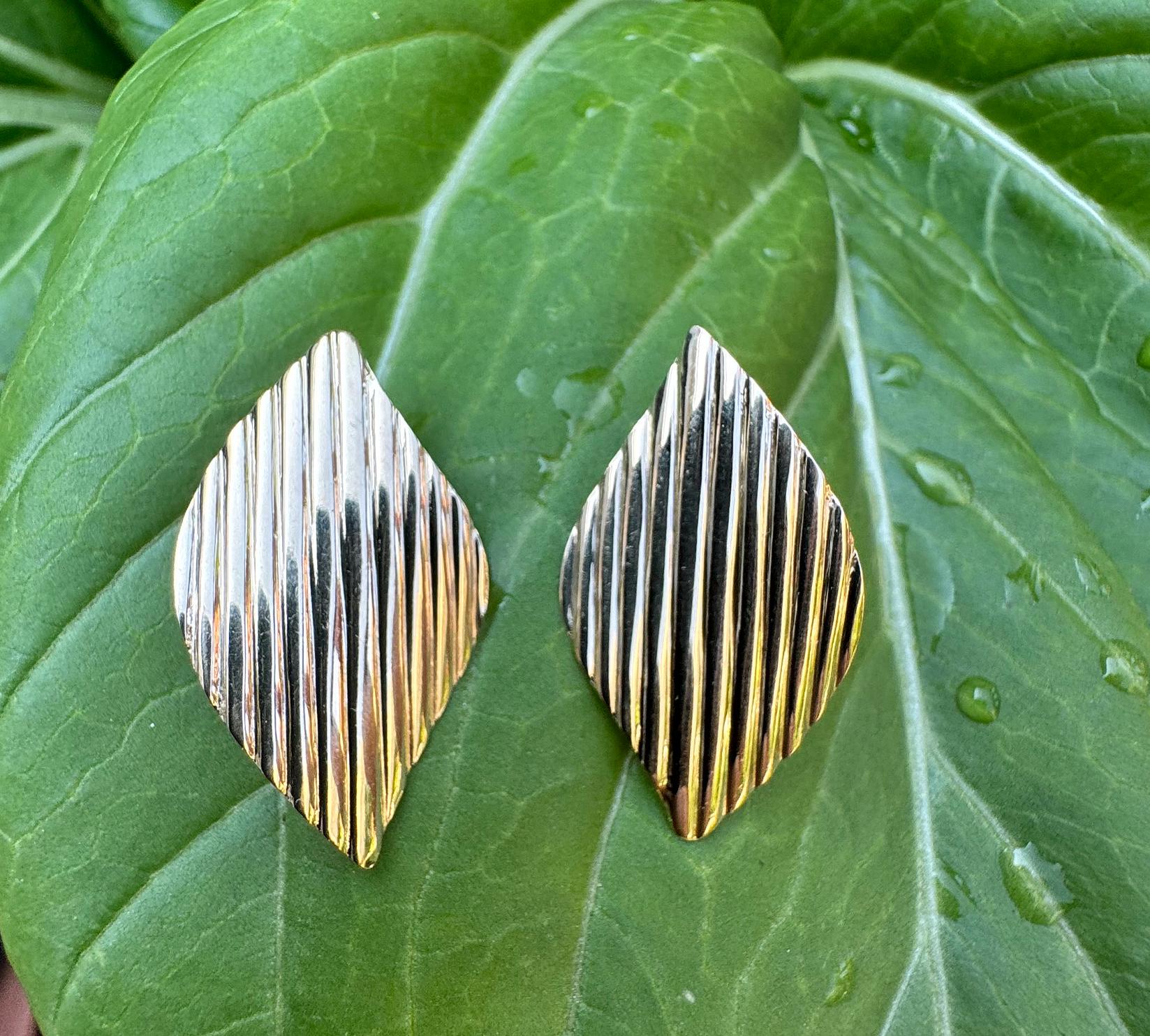 Square Ribbed Earrings Vintage, 14K Gold, Ribbed Earrings, Textured, 31mm High, 1.5 Grams - Etsy