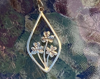 Vintage, 14K Gold, Shamrock, Clover Pendant With Chain, 16.5" Chain, 2.10 Grams