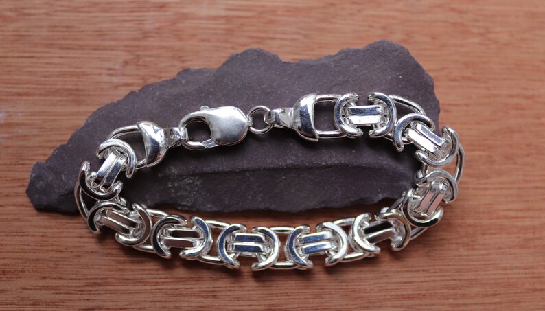 A stunning extra chunky Byzantine bracelet in a flat design. Stylish, bold and contemporary.

Handmade Sterling Silver 925

10.5mm wide.