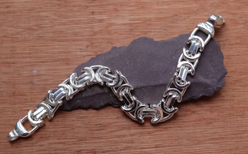 A stunning extra chunky Byzantine bracelet in a flat design. Stylish, bold and contemporary.

Handmade Sterling Silver 925

10.5mm wide.