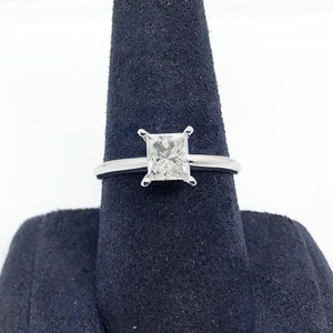 1,11 ct. Anel de noivado solitário com diamante lapidação princesa F/SI-1 em ouro branco 14K