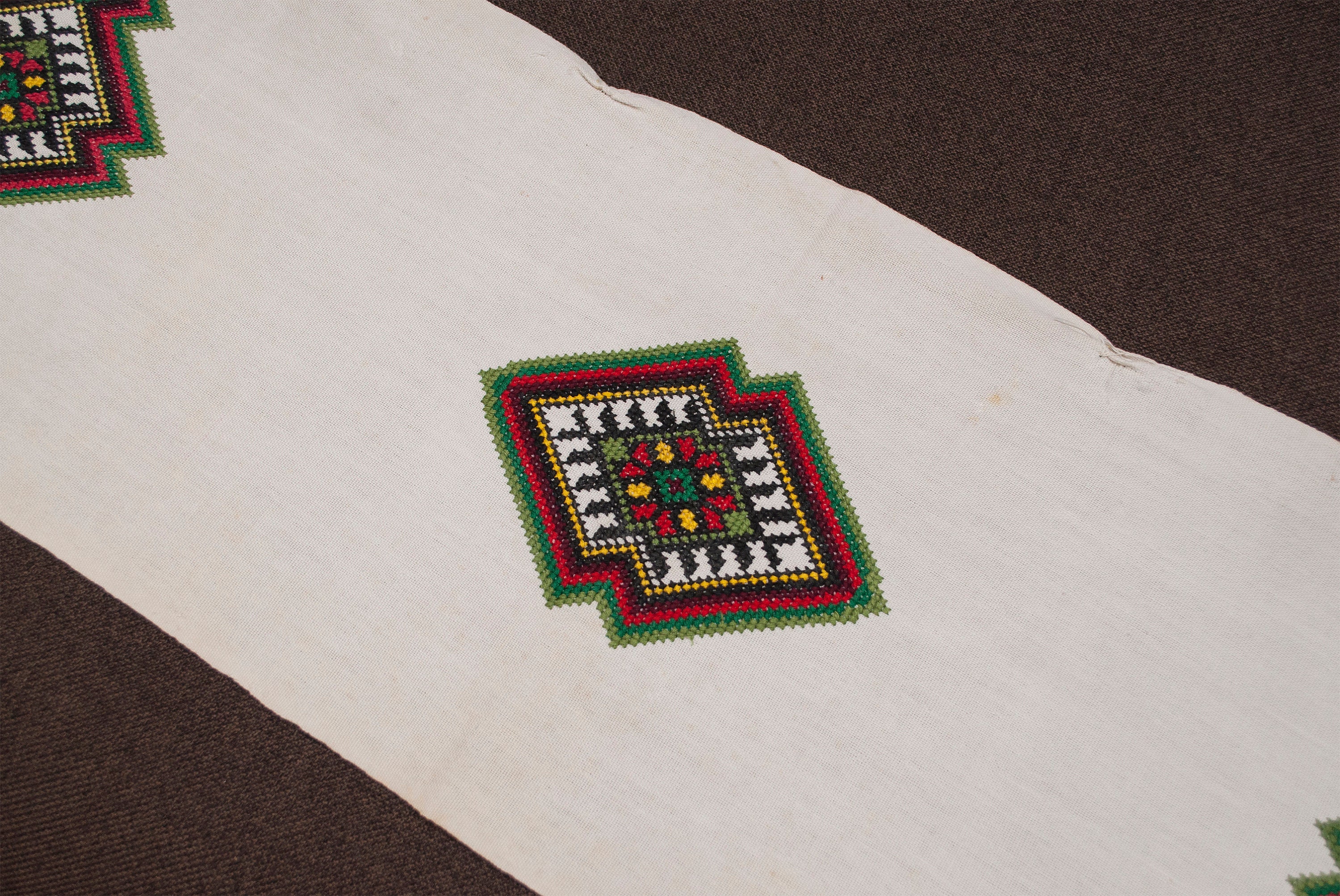 ウクライナの伝統手刺繍祭具タオル（手作り）ハンドメイド