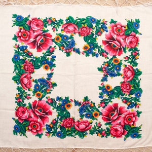 Vintage ukrainischer Schal. Ukrainisch HustkaPlatok Babuschka. Folklore weißer Schal. Ethnische Babuschka. Ukrainischer Schal Blumen und Wollfransen