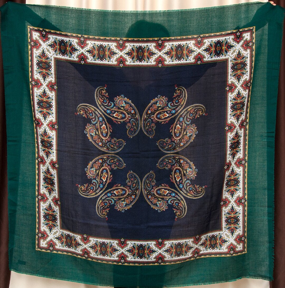 Scialle Tradizionale Ucraino Babushka – Floreale Blu Scuro 125 Cm, Frange, Lana