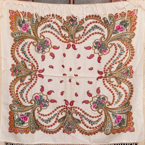 Vintage Schal mit Lurex. Ukrainer Volksschal mit Fransen, Ukraine Quadratschal, weißer Schal Stirnband, Babuschka Schal, Pavlovo Posad Schal