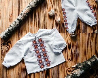 Conjunto recién nacido niño: camiseta, pantalón. Disfraz folklórico infantil de algodón. Conjunto bautismal para bebé. Traje ucraniano bordado. Vyshyvanka recién nacido
