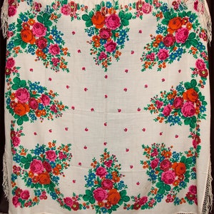Vintage Ukrainian shawl. Wedding shawl. Babushka Ukrainian Hustka chale foulard russe, scialle fiori, ukrainian scarf. Folk Ethnic Babushka
