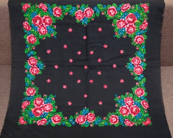 Zwarte wollen sjaal. Oekraïense folk sjaal, vierkante bloemen sjaal, zwarte sjaal hoofdband hoofddoek, babushka sjaal, cadeau voor haar