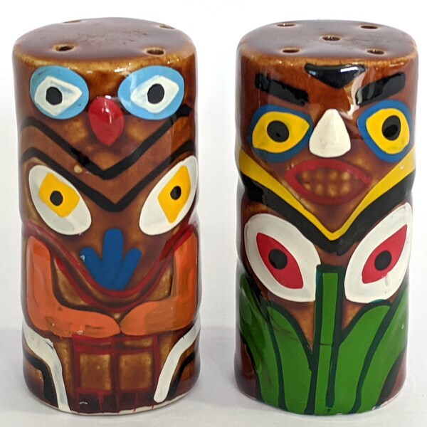 Salt Pepper Totem Pole Shaker Set Hand Paint Wood North Country Hunt Lodge Cabin Decor Inuit Alaska Native Novelty Collectible Table Shakers