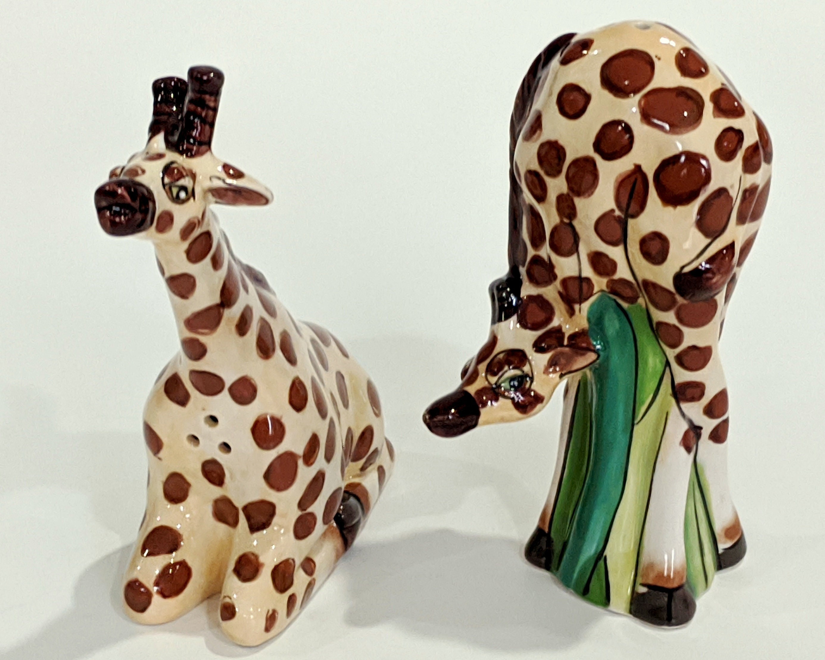 Zoo Safari Tall Giraffe Animal Lovers Ceramic Magnetic Salt Pepper Shakers  Set