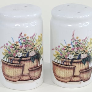 Salt Pepper Shakers Wildflowers Butterflies Salt Pepper Ceramic Flower Baskets Butterflies Springtime Large Table Salt Pepper Shakers