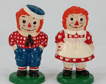 Figurines: Raggedy Ann Raggedy Andy–Hand Painted Small Ceramic–Vintage Pair ©1974 Bobbs-Merrill Novelty