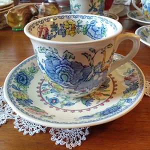 Vintage Masons 1940&#39;s Ironstone Rare Full Size Duo. A Tea Cup & Saucer in the Famous &#39;Regency&#39; Pattern C4475. Made in England. In VCG.