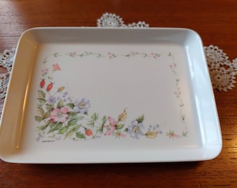 Vintage Melamine Snack Tray with Lovely Countryside Scene of Sprays of Wildflowers.Made by Cloverleaf. Retro Serving Tray in VGC