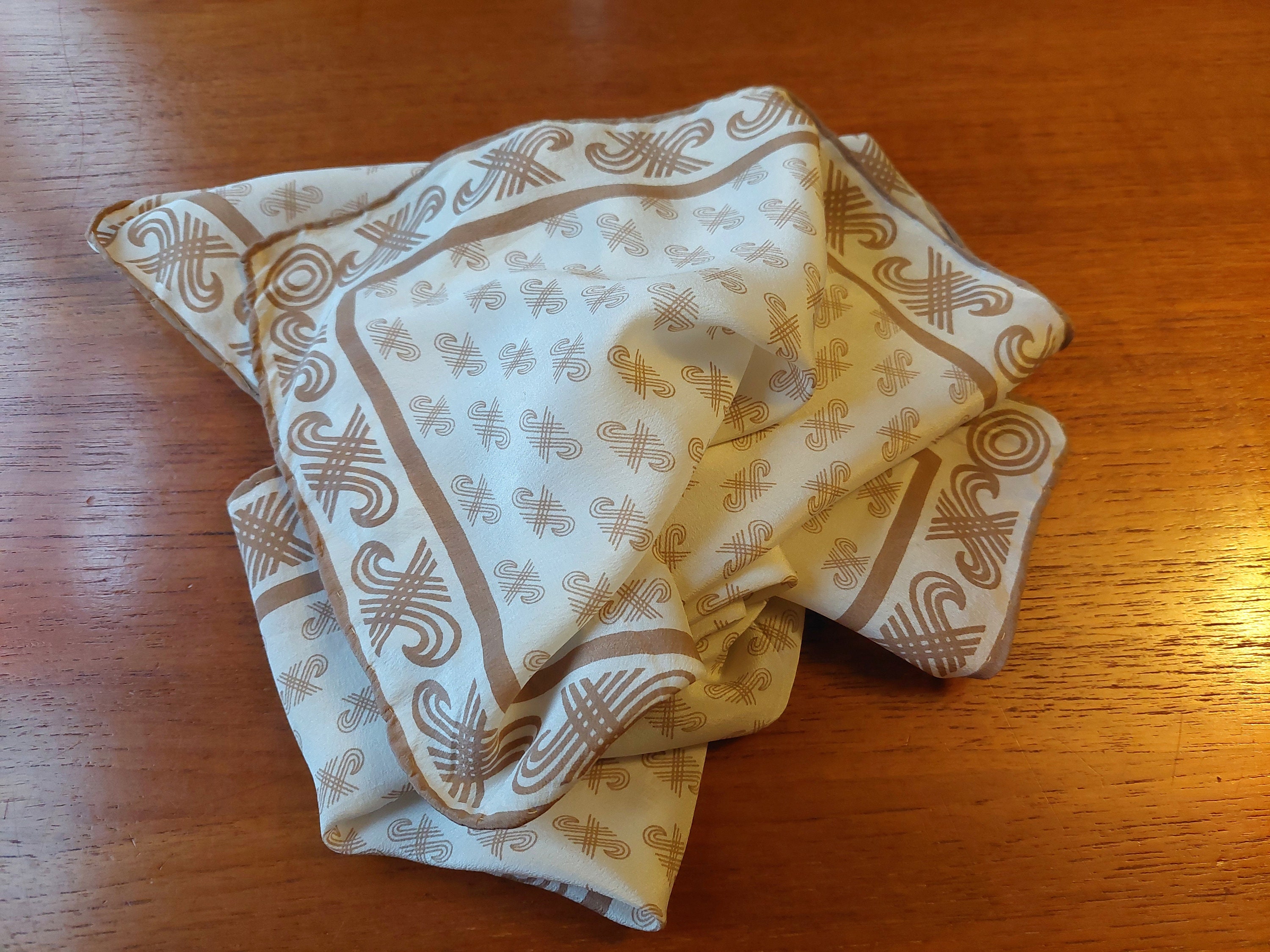 Châle Monogram silk scarf