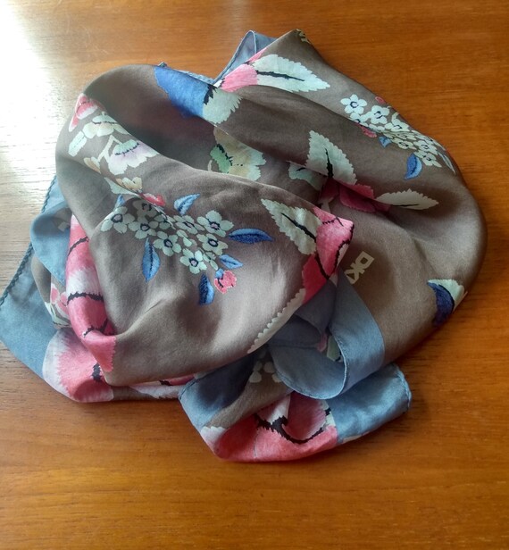 Vintage Donna Karen Silk Scarf in Lovely Abstract… - image 3