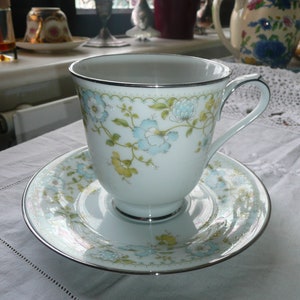 Noritaki Vintage Fine Bone China Cup & Saucer in Pattern 2608 &#39;Flourish&#39;, Delicate Flower Design + Platinum Trim.Made in Japan 1970&#39;s.In VGC