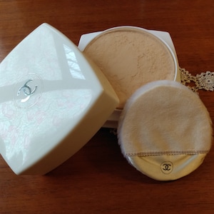 Beyond RARE* Chanel No 5 Luxury After Bath Dusting Powder.Large 150gms. from 1960s Never opened.Completely Original Sealed Made in France.