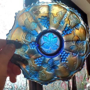 Fenton Antique Grape Vintage Carnival Glass Bowl. Ruffled Bowl with Sawtooh Edge in Cobalt Blue Colour.Made in USA. 1900&#39;s In VCG.