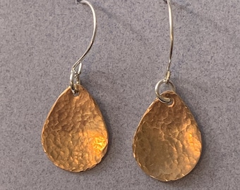 Gehämmerte Teardrop Bronze Ohrringe, Geschenk zum 8th Jahrestag,Tränen Ohrringe in Bronze, Geschenk zum 08th Jahrestag