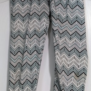 No Boundaries Capri Leggings Junior Medium (7-9) Striped