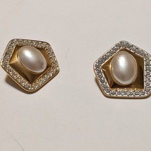 Pearl Inlayed in Gold Tone Back Surrounded by Rhinestones Vintage Pentagon Shaped Earrings
