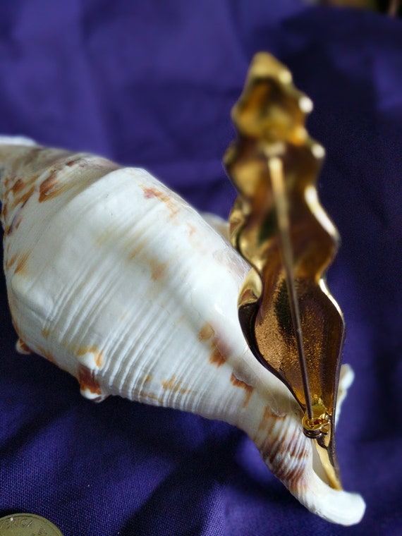 Gold Spiral Conch Shell Vintage Brooch or Pendant - image 2