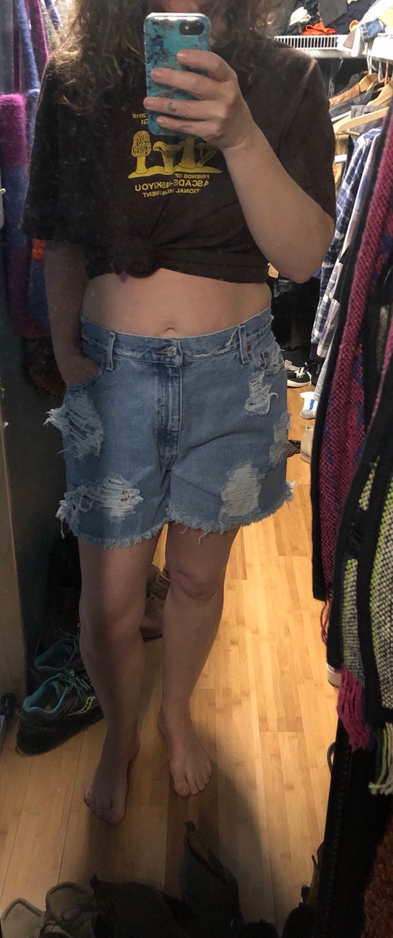 Great pair of vintage levis cutoffs - image 2