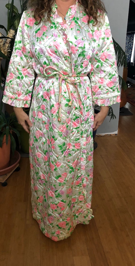 Classic vintage quilted robe - image 1