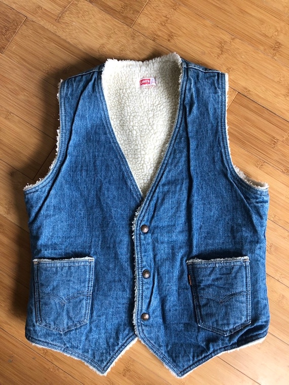 Vintage Levis sherpa lined jean  est