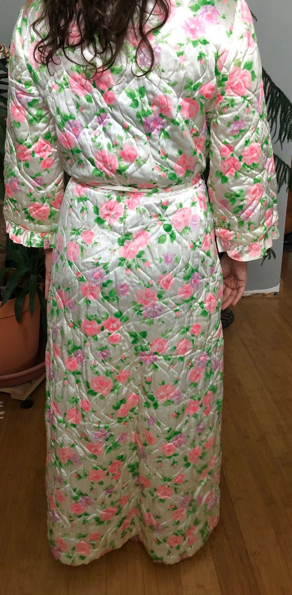 Classic vintage quilted robe - image 3