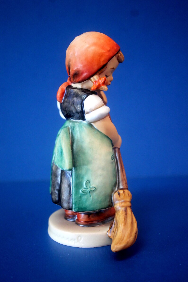 hummel figurine little sweeper