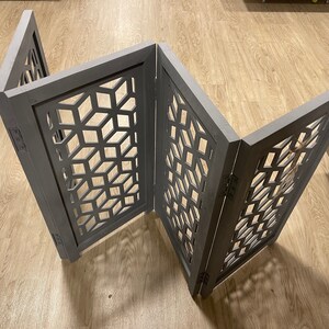 freestanding foldable pet gate