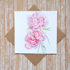 Biglietto d'auguri con fiore di peonia certificato FSC - Coppia di peonie rosa di Geetapatelfineart. Un biglietto floreale. Prodotto ecologico.