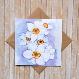 Carte certifiée FSC White Daffodil Flower Greeting par Geetapatelfineart. Une carte de notes florales - OEIL DE FAISAN - Poeticus Daffodils.Eco Produit