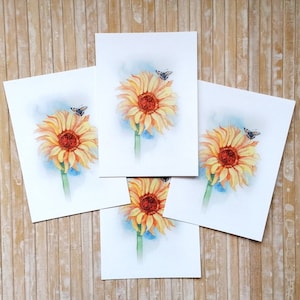 Sonnenblumen Grußkarte - Sonnenblume glänzt mit einem Schmetterling ist ein Pack von 4 Karten, blanko Innenkarten, Alle Anlasskarten. Blumen Karte.